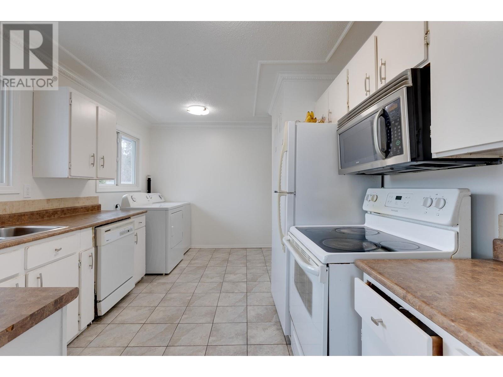 242 Fern Crescent, Prince George, British Columbia V2N 1J6 - Photo 8 - R2971151