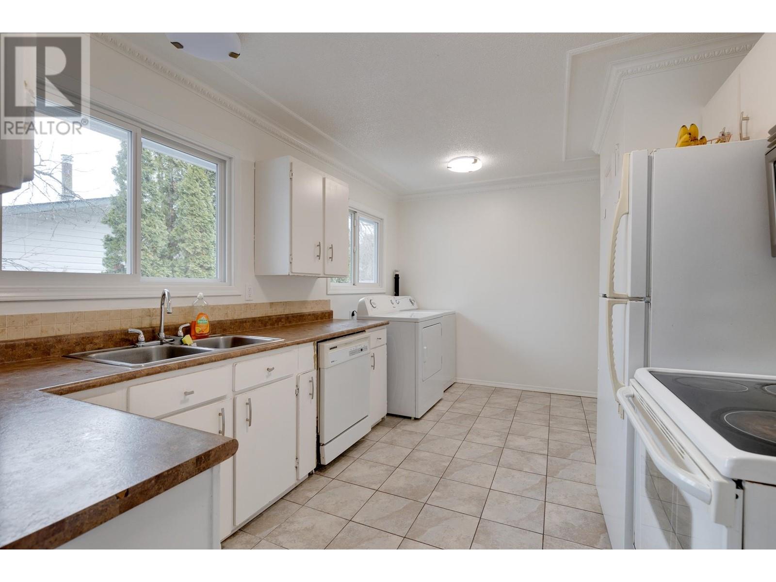 242 Fern Crescent, Prince George, British Columbia V2N 1J6 - Photo 9 - R2971151