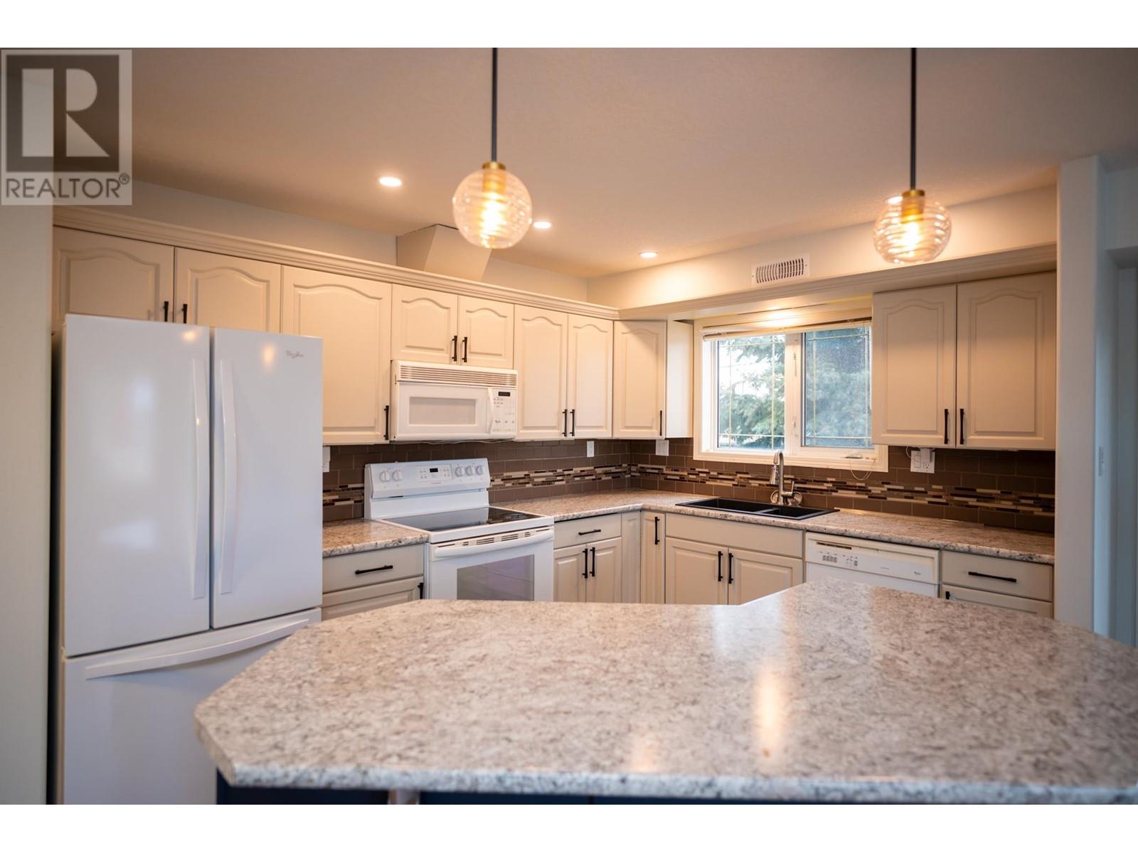 106 1693 6th Avenue, Prince George, British Columbia  V2L 3N5 - Photo 3 - R2976351